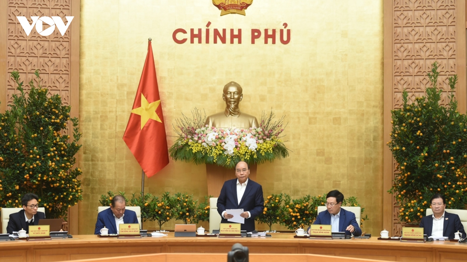 PM Phuc orders COVID-19 vaccine supply to be ready in first quarter